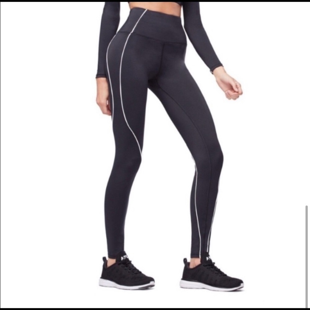 Good American Black Electric Feel Leggings XS